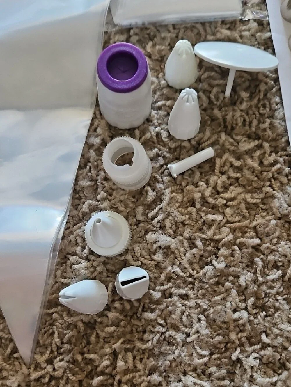 Wilton Piping Bags with Metal Decorating Tips Set